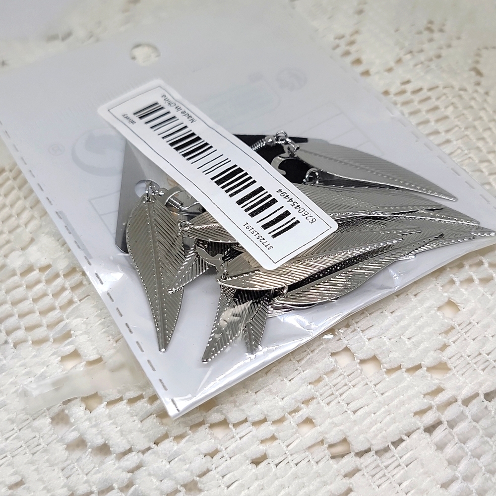 Willow Multi Leaf Earrings Long Dangle 5 Inch Drop Metal Silvertone New - Picture 4 of 11
